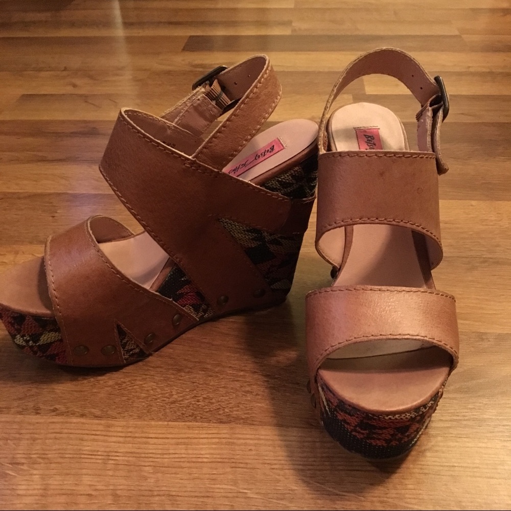 Betsey Johnson > Platform wedge heels